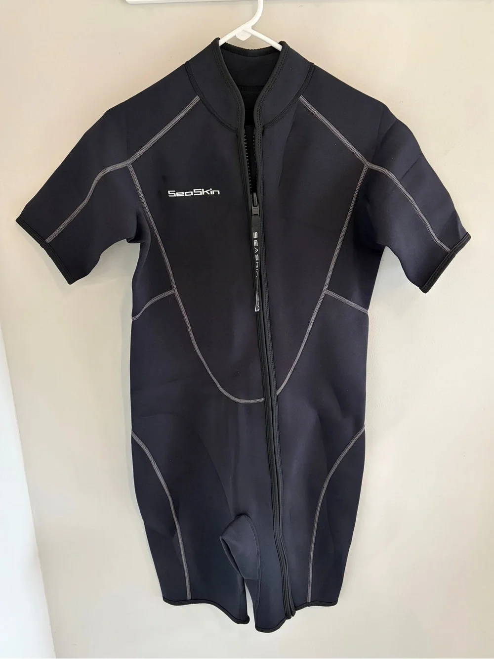 Seaskin 3MM Shorty Wetsuit Scuba-suit Medium Black Full Front Zip.